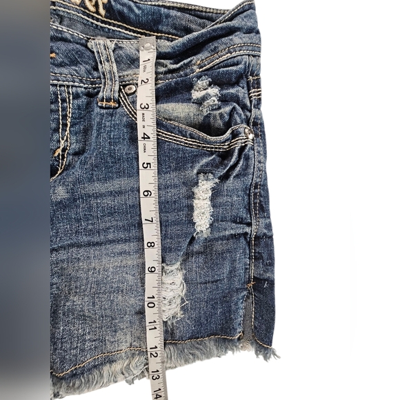 Wallflower Women's Blue Distressed Denim Shorts Size 11 - Picture 4 of 5